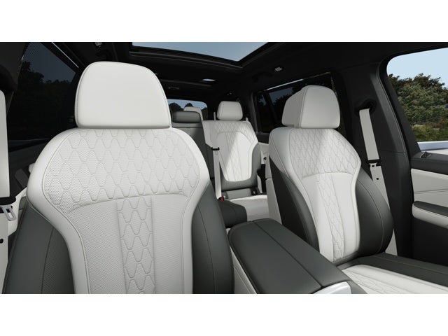 2027 BMW X7 Base