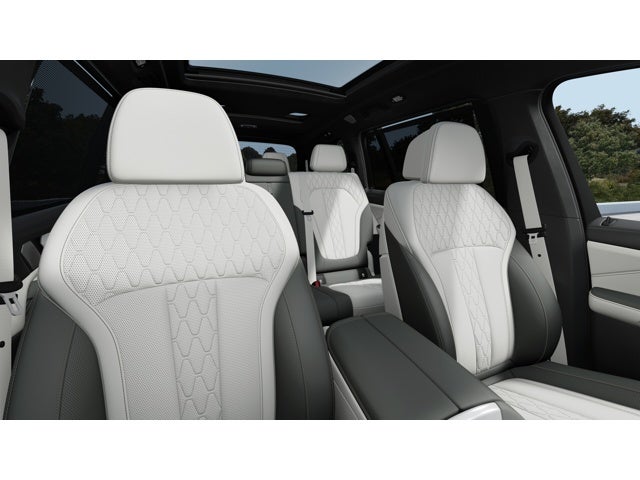 2027 BMW X7 Base