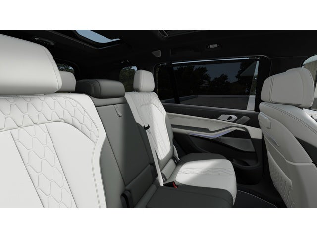 2027 BMW X7 Base