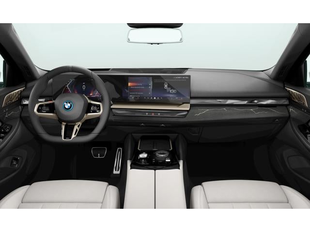 2026 BMW 550e Base