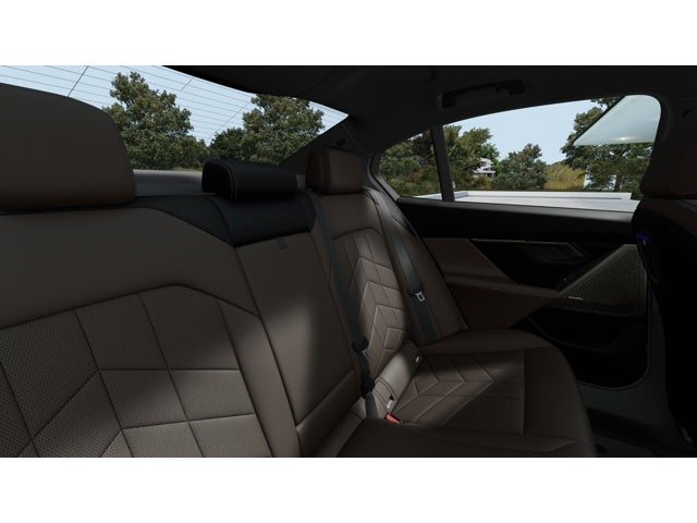 2026 BMW 550e Base