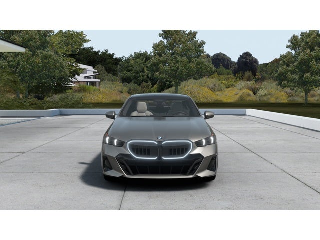 2026 BMW 550e Base
