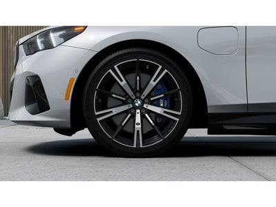 2027 BMW 550e Base