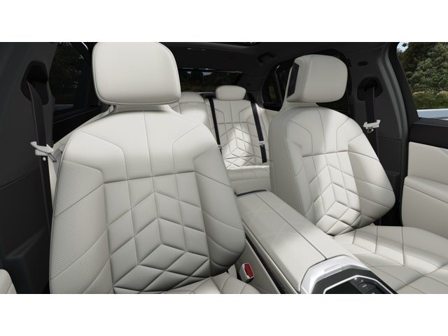 2026 BMW 750e xDrive Base