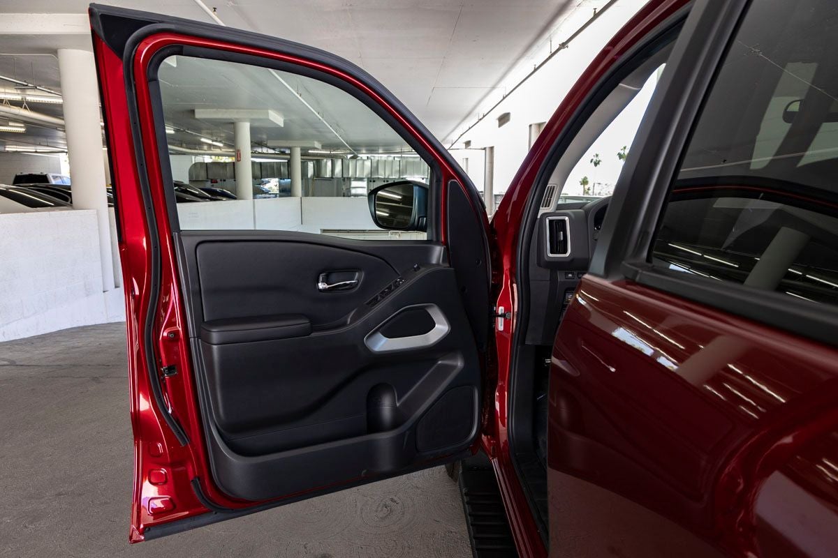 2025 Nissan Frontier SV