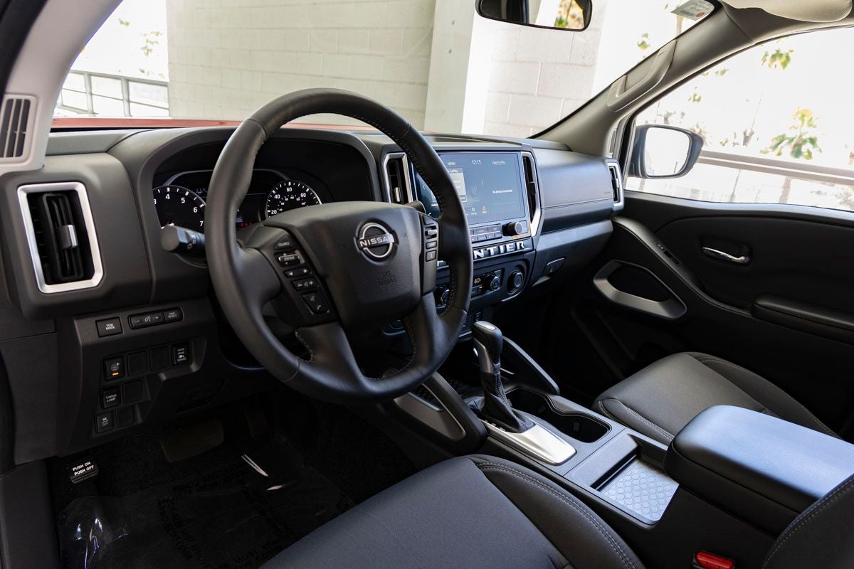 2025 Nissan Frontier SV