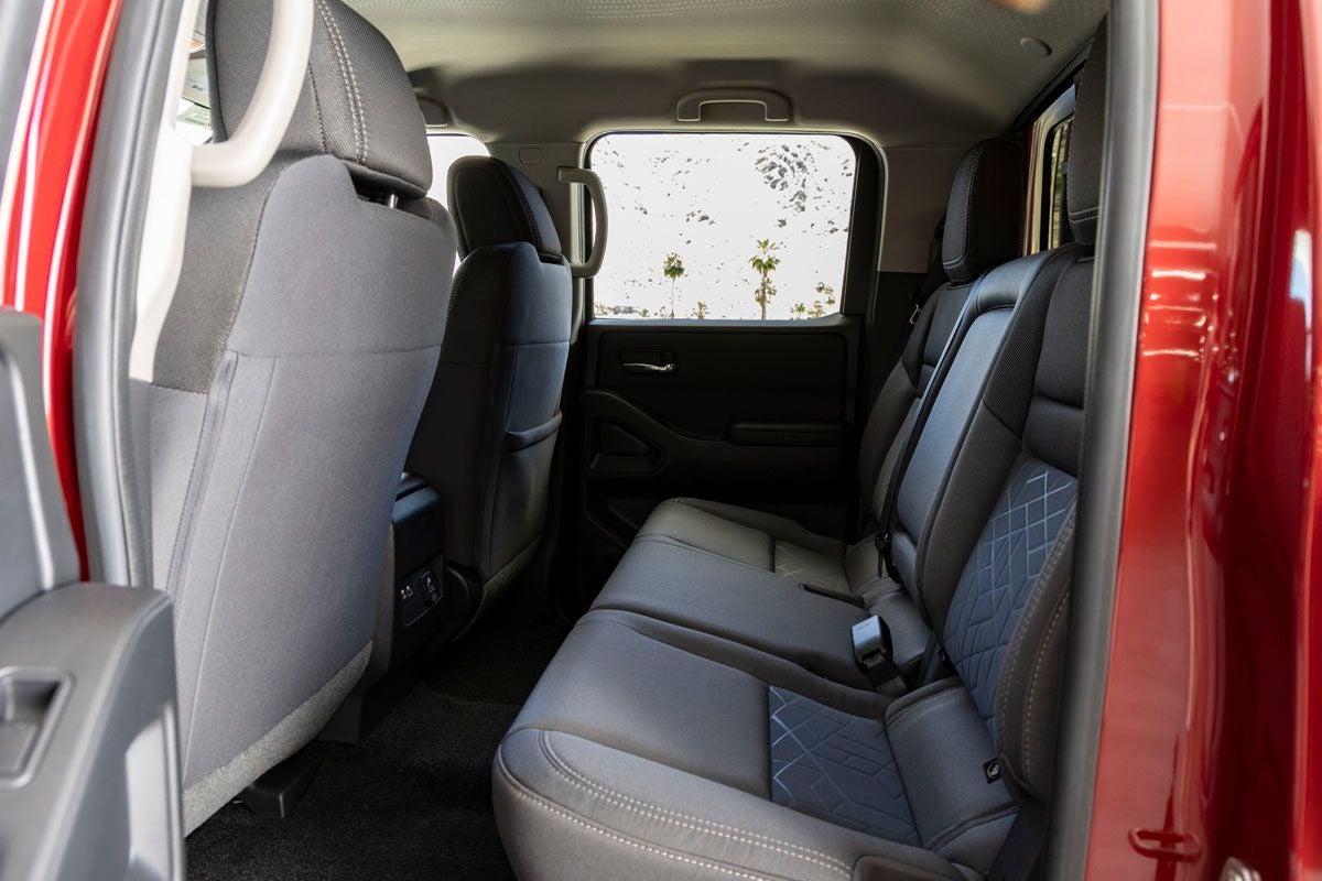 2025 Nissan Frontier SV