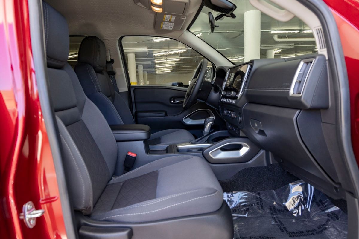 2025 Nissan Frontier SV