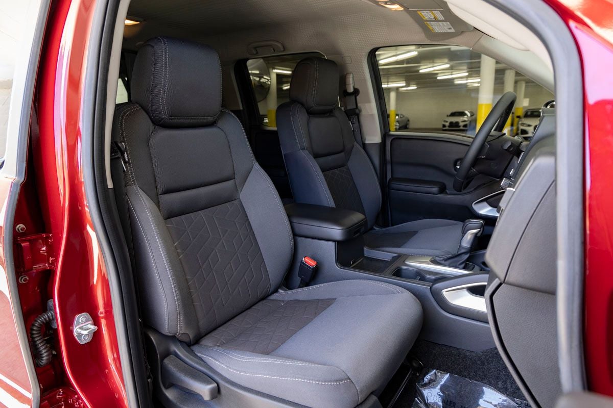 2025 Nissan Frontier SV