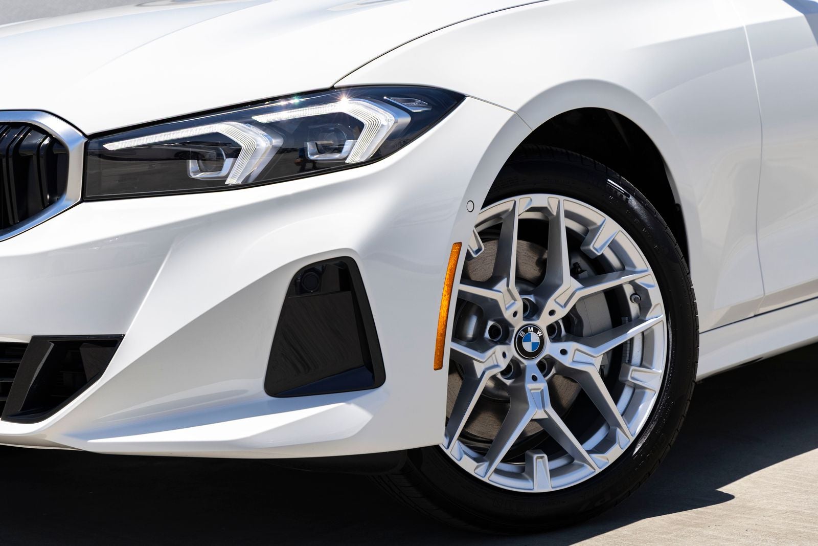 2026 BMW 330i 330i