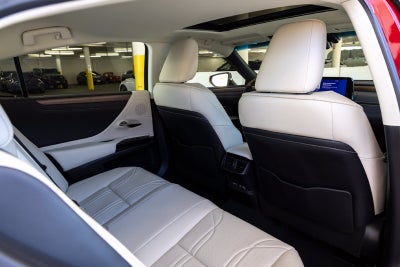 2024 Lexus ES 300h Luxury