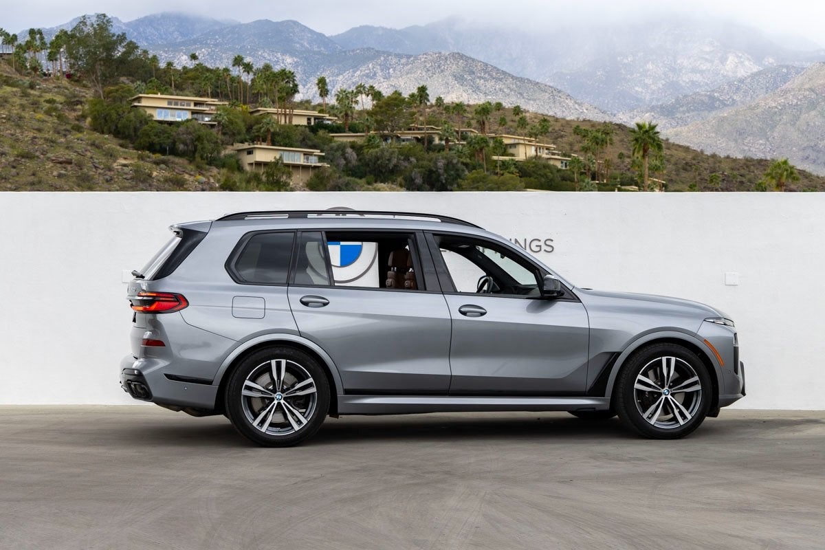 2025 BMW X7 M60i
