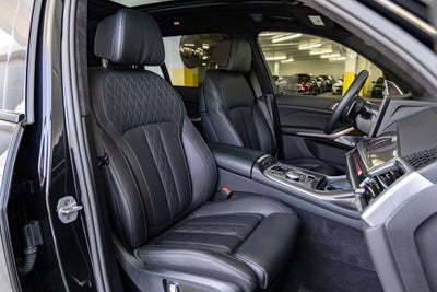 2025 BMW X7 M60i