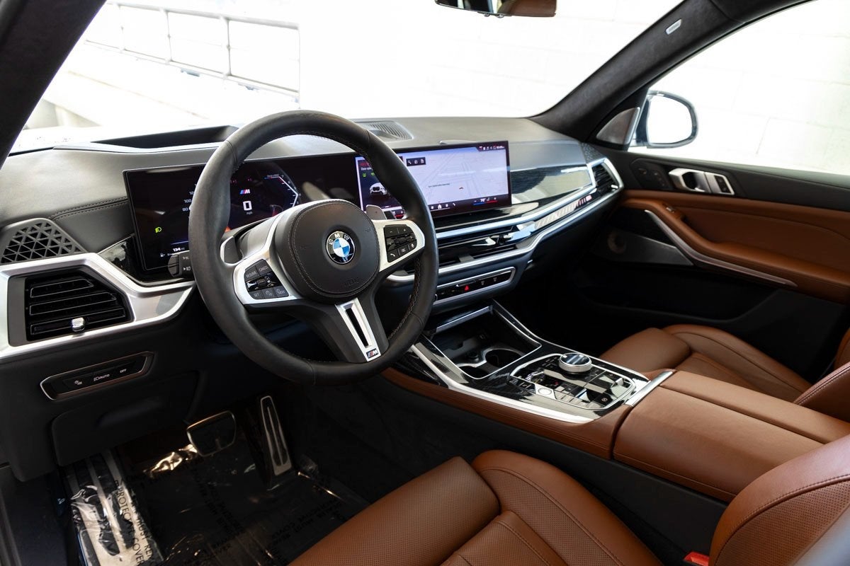 2025 BMW X7 M60i