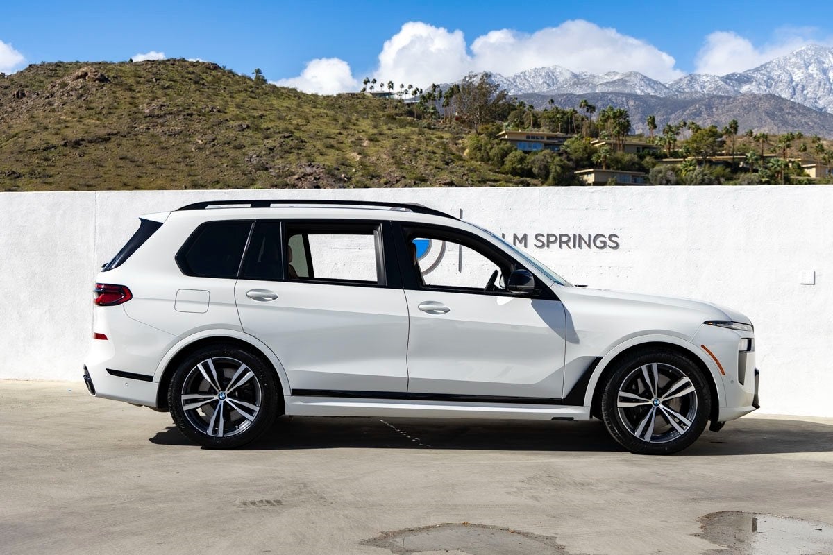 2025 BMW X7 M60i
