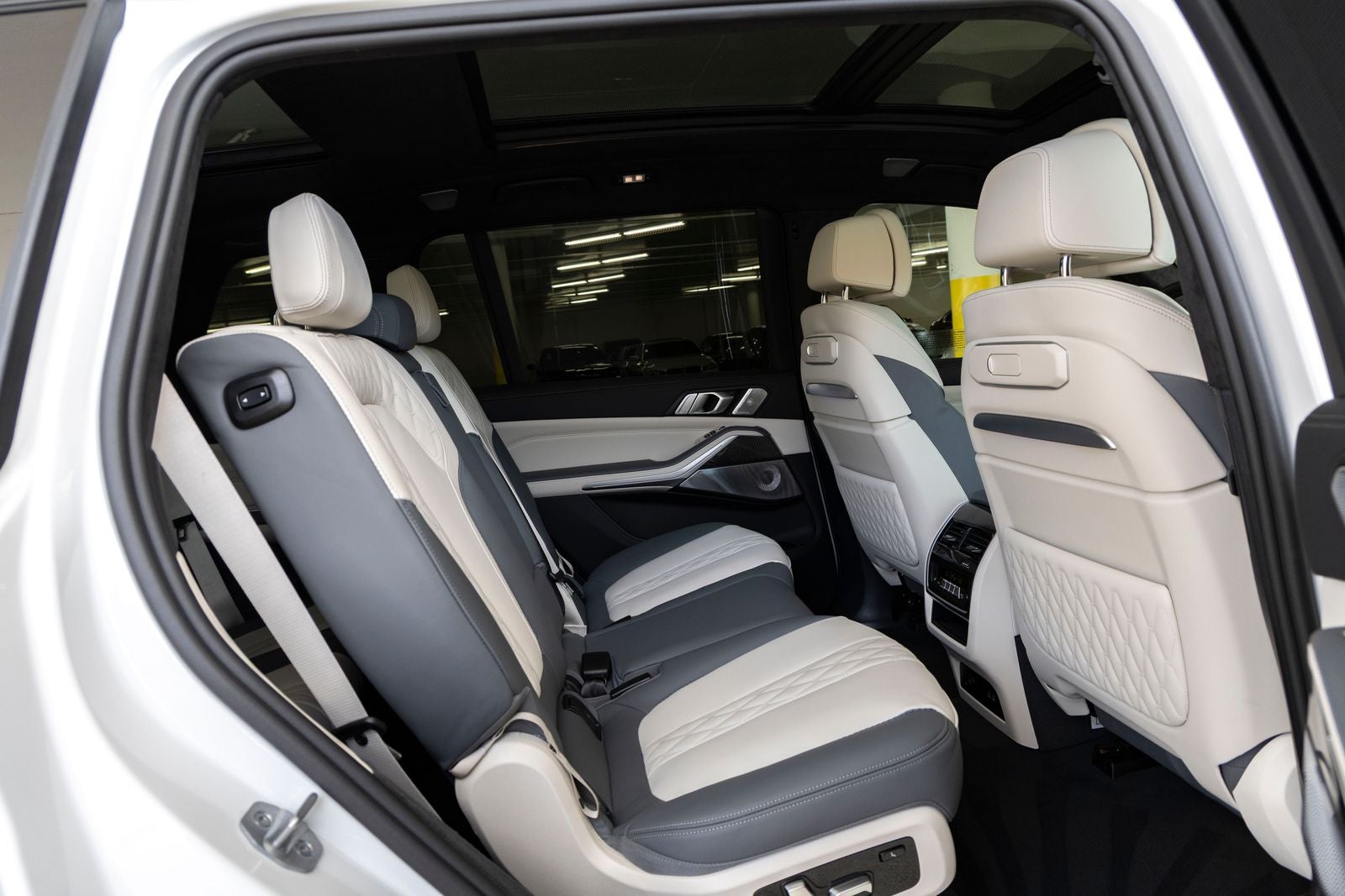2027 BMW X7 M60i