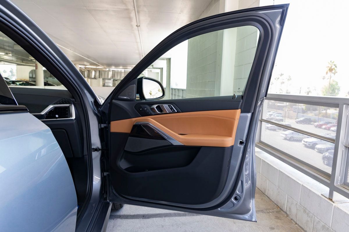 2027 BMW X6 xDrive40i