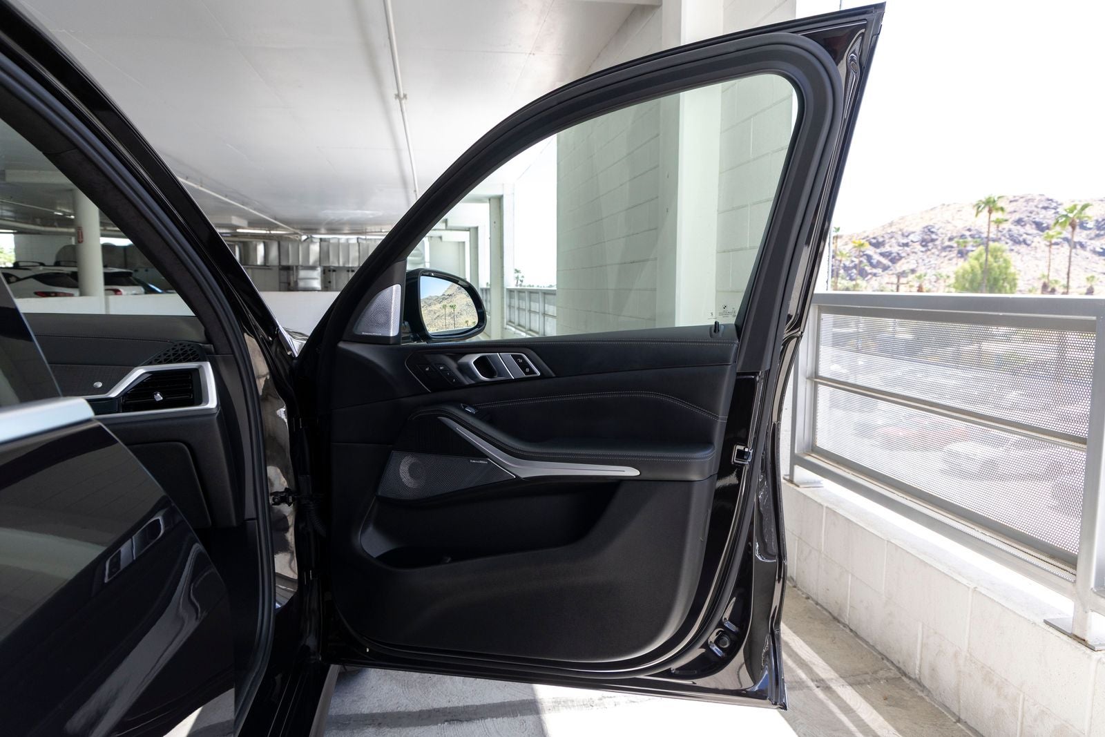 2023 BMW X7 ALPINA XB7