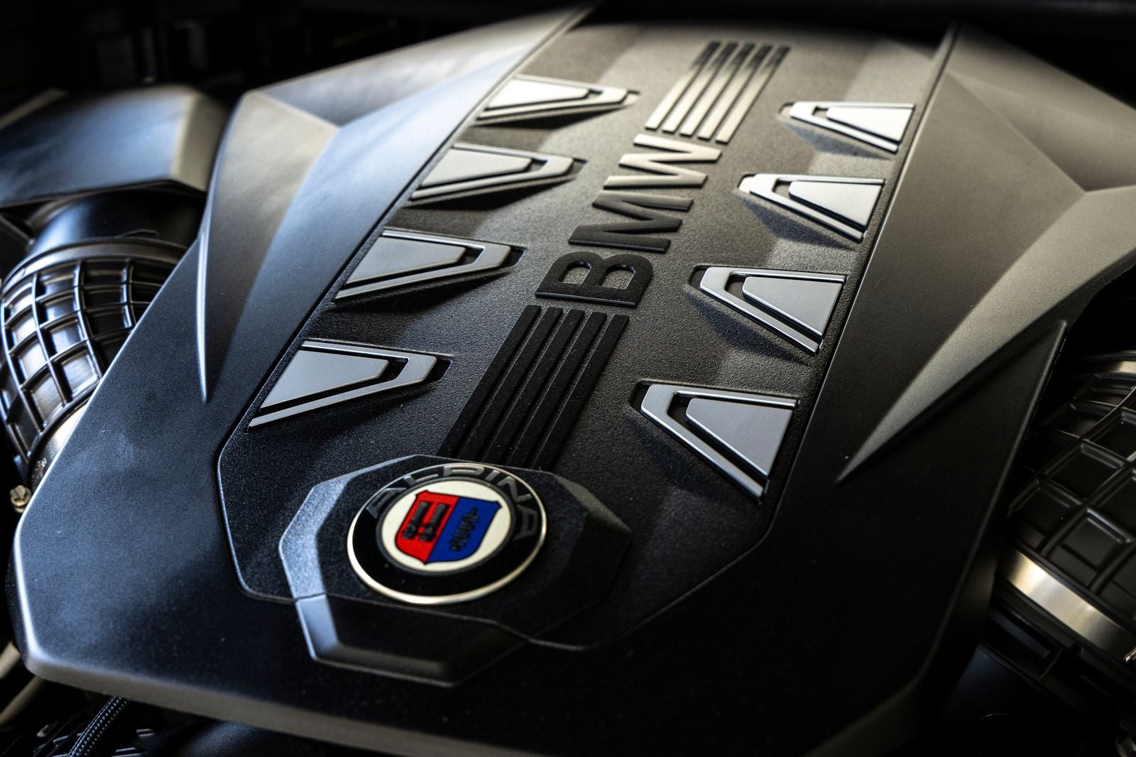 2023 BMW X7 ALPINA XB7