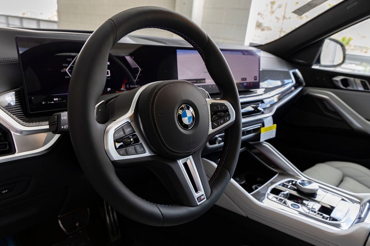 2027 BMW X6 M60i