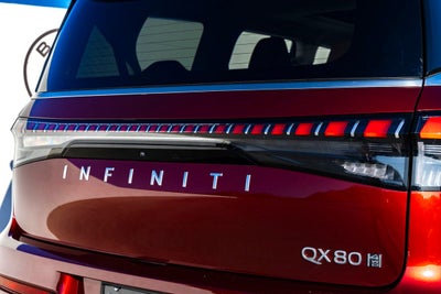 2025 INFINITI QX80 LUXE