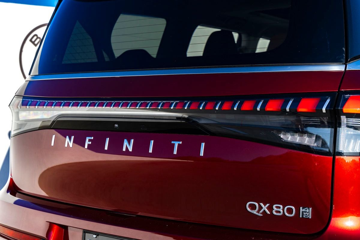2025 INFINITI QX80 LUXE