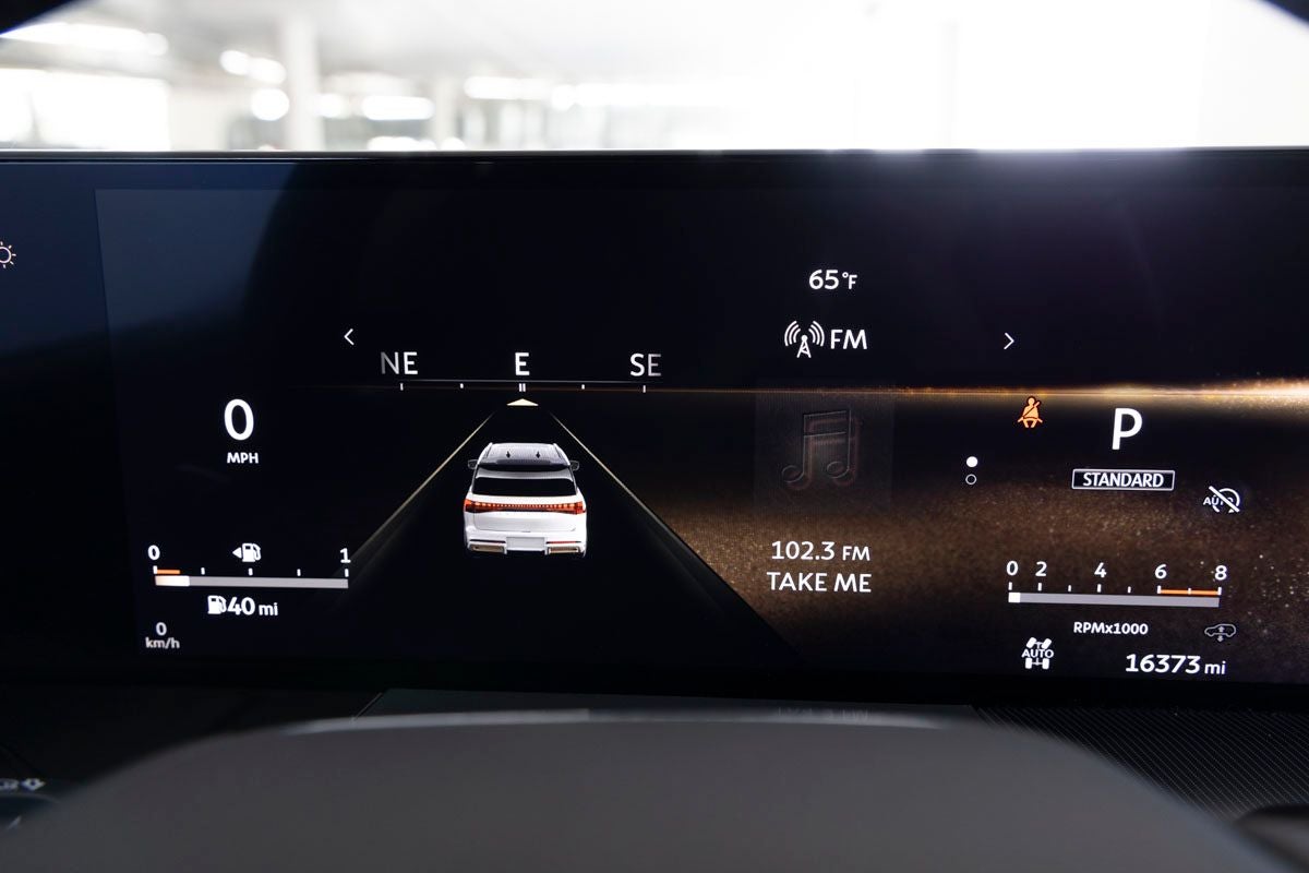 2025 INFINITI QX80 LUXE