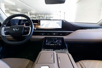 2025 INFINITI QX80 LUXE