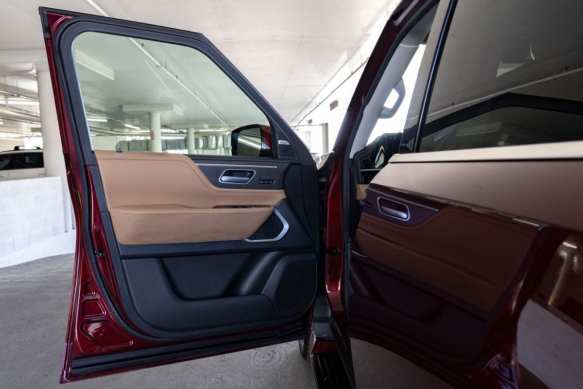 2025 INFINITI QX80 LUXE