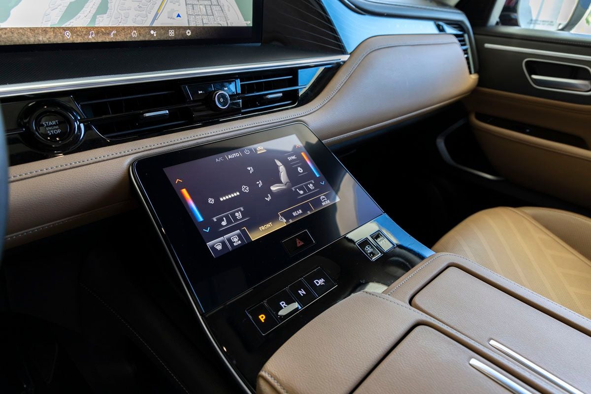 2025 INFINITI QX80 LUXE