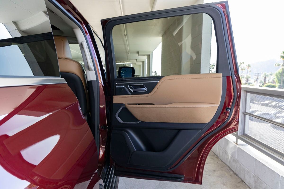 2025 INFINITI QX80 LUXE