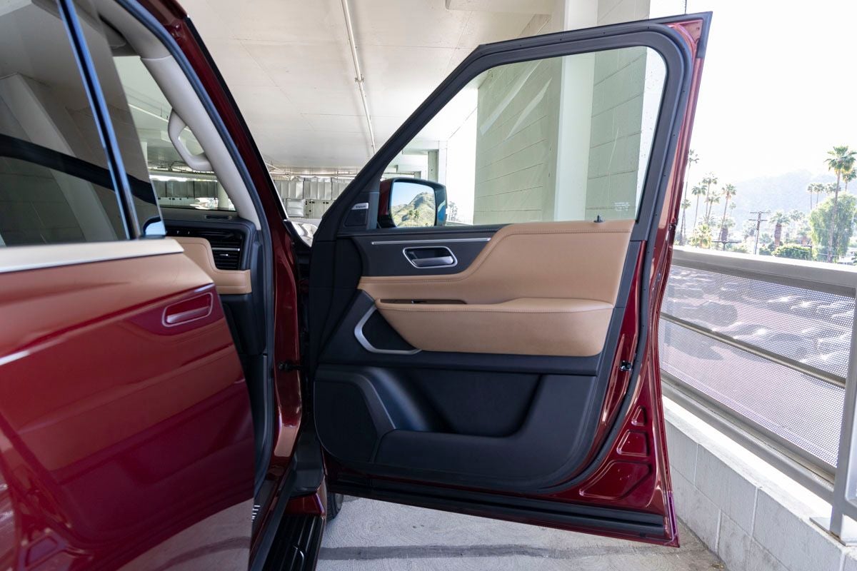 2025 INFINITI QX80 LUXE