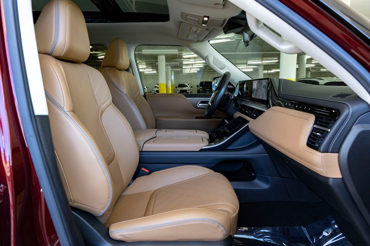 2025 INFINITI QX80 LUXE