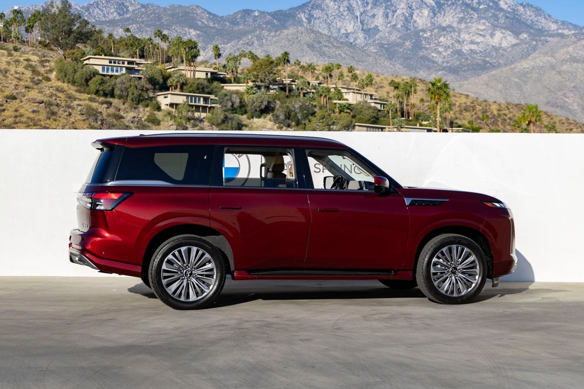 2025 INFINITI QX80 LUXE