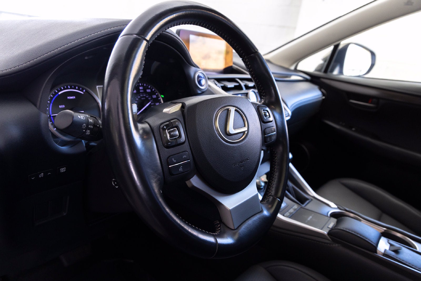 2020 Lexus NX Hybrid 300h - Photo 16