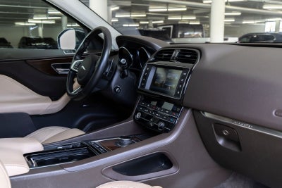 2018 Jaguar F-PACE 25t Prestige