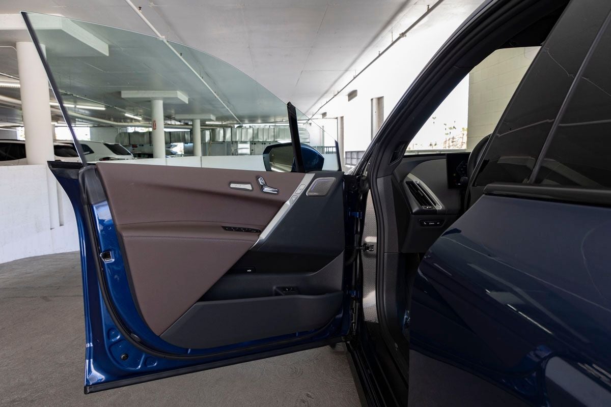 2025 BMW iX M60