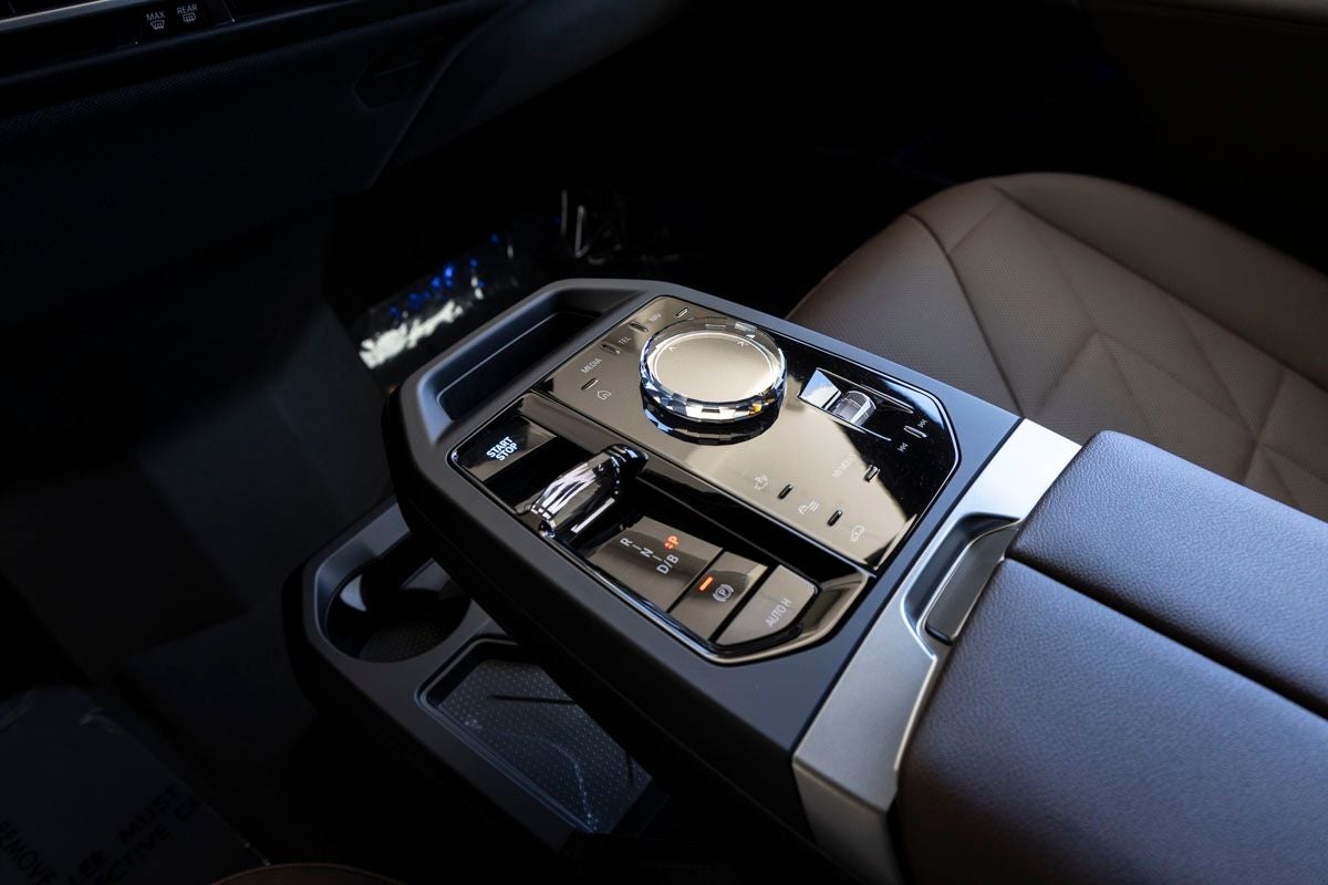 2025 BMW iX M60