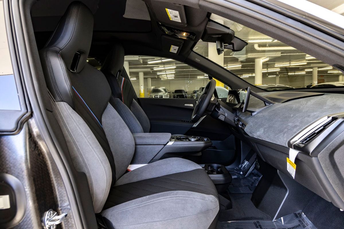 2026 BMW iX xDrive45