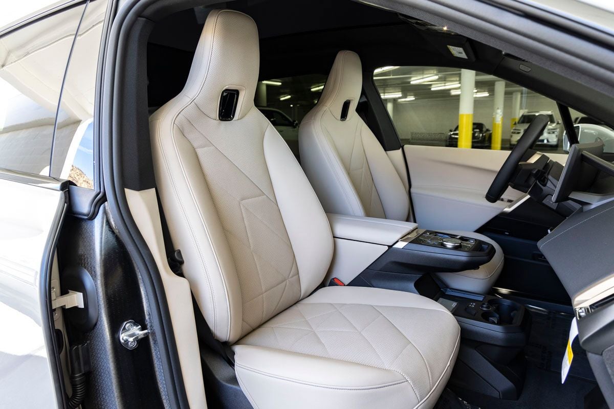 2026 BMW iX xDrive60