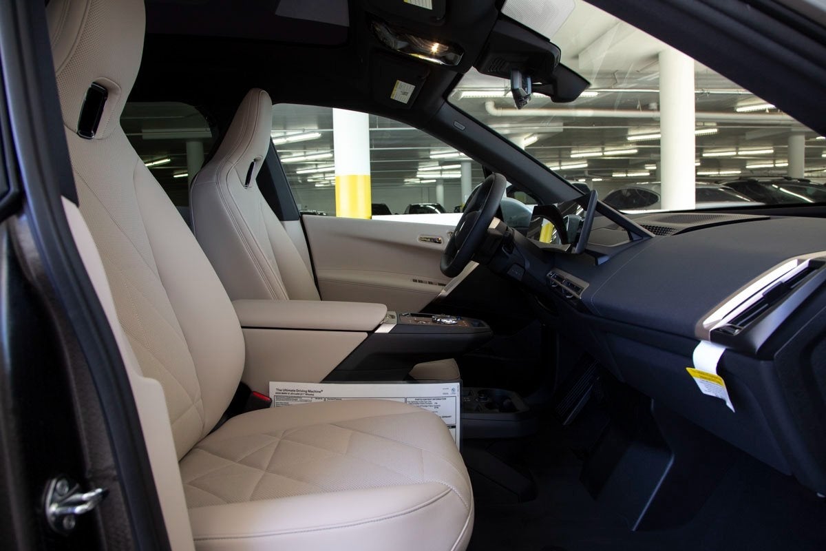 2026 BMW iX xDrive60