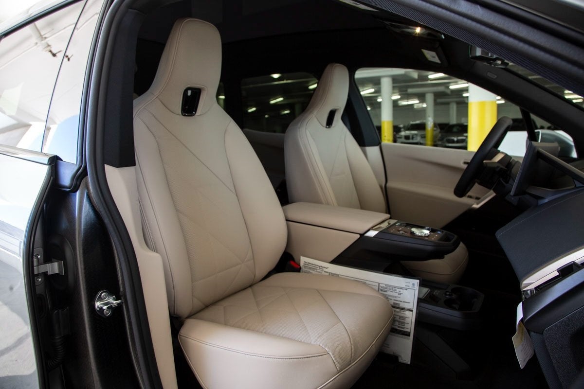 2026 BMW iX xDrive60