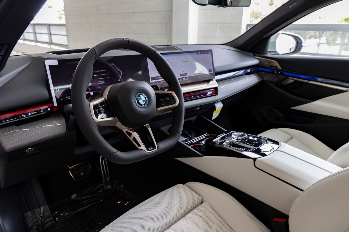 2026 BMW 5 Series 550e xDrive