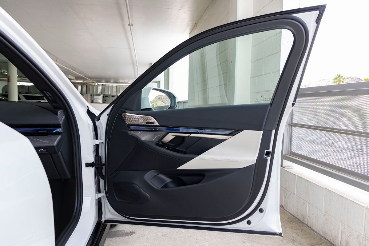 2026 BMW 5 Series 550e xDrive