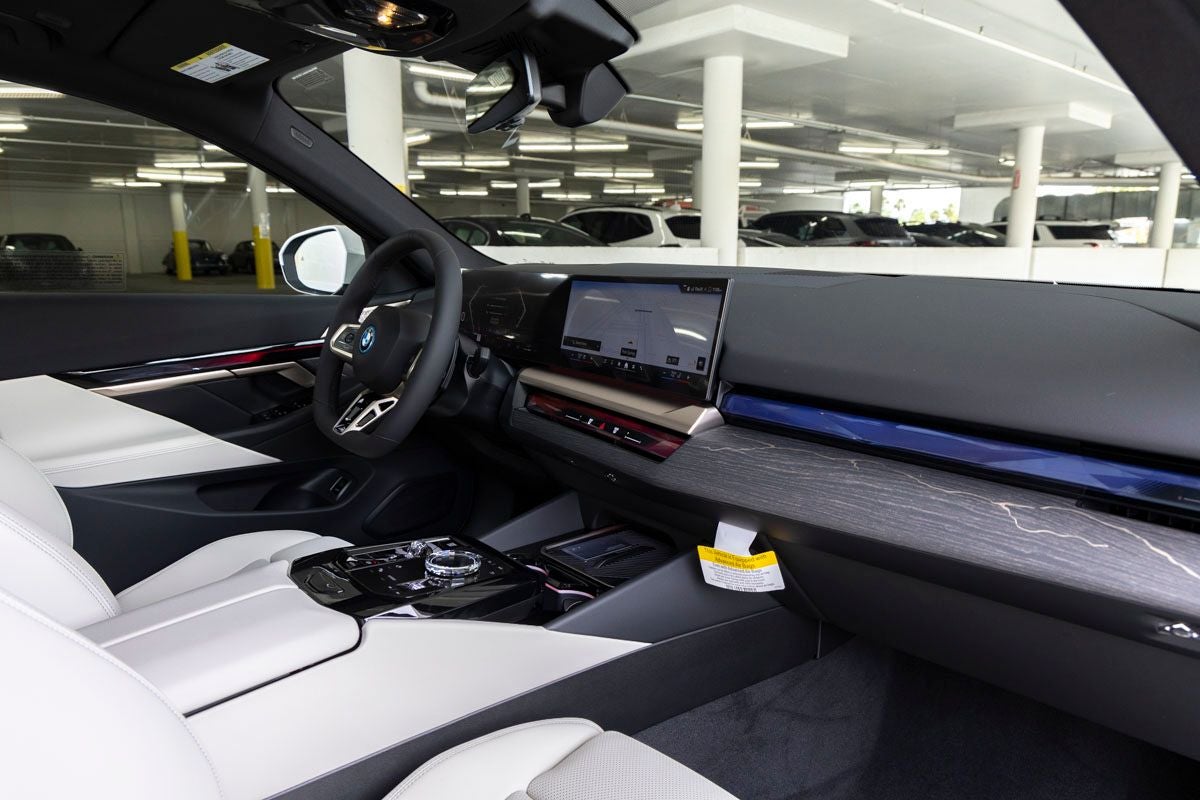 2026 BMW 5 Series 550e xDrive