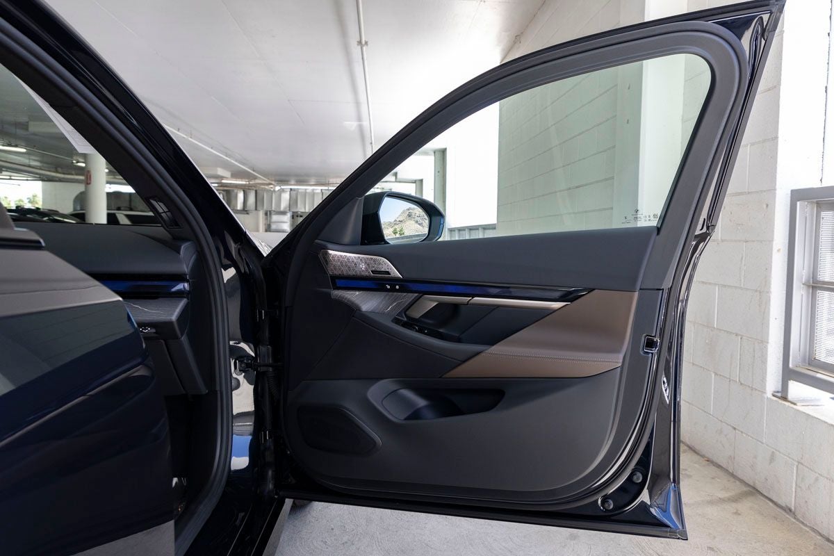 2026 BMW 5 Series 550e xDrive