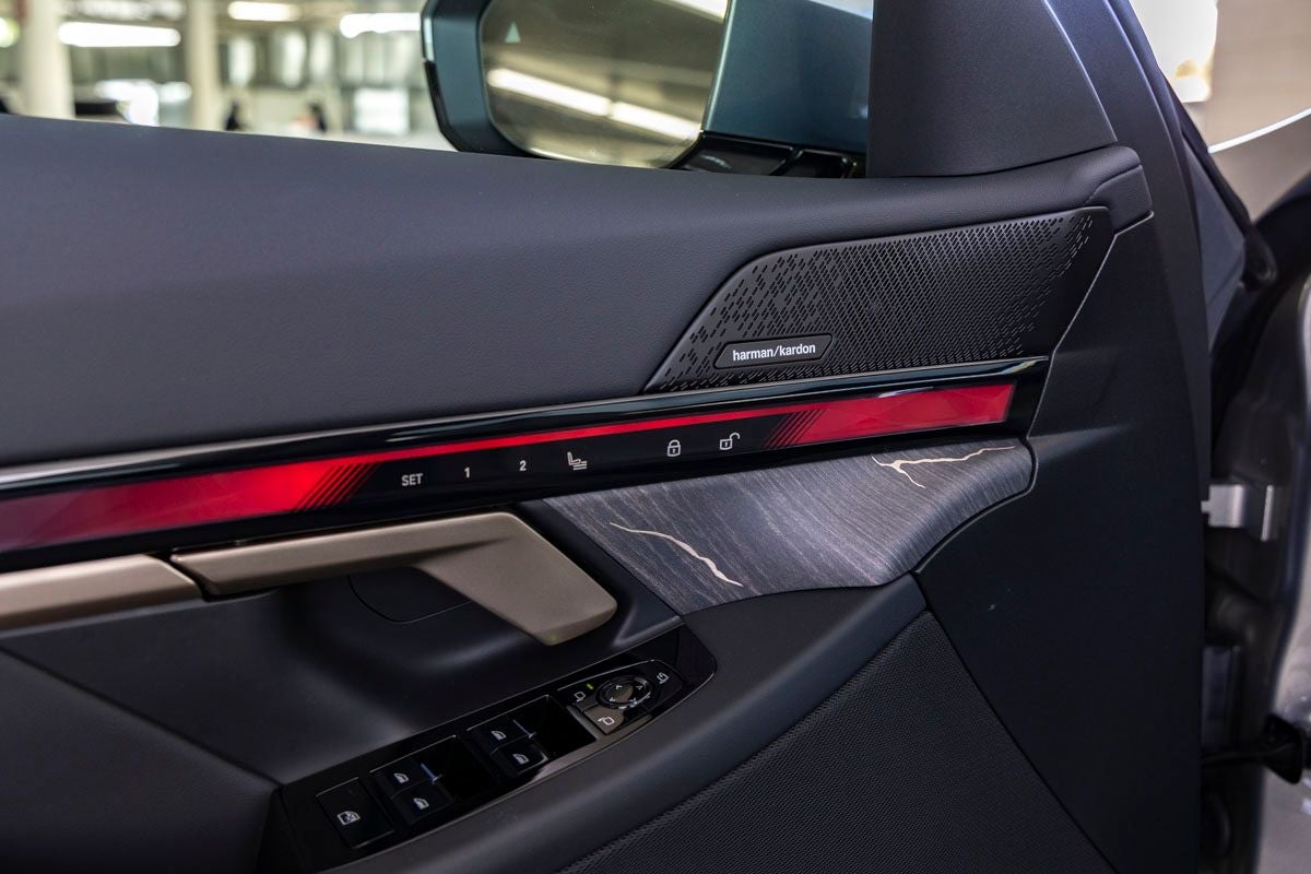 2026 BMW 5 Series 550e xDrive