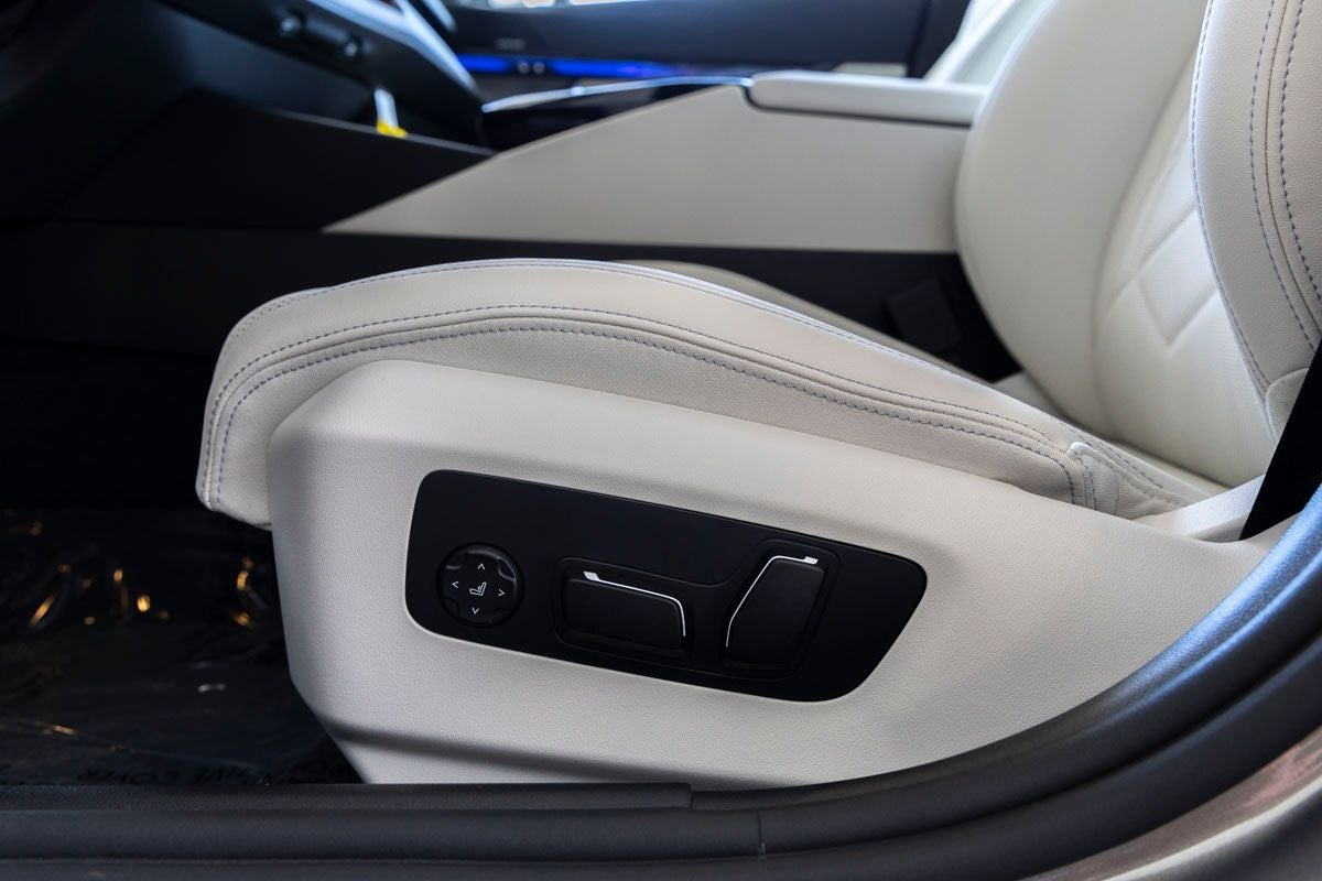 2026 BMW 5 Series 550e xDrive