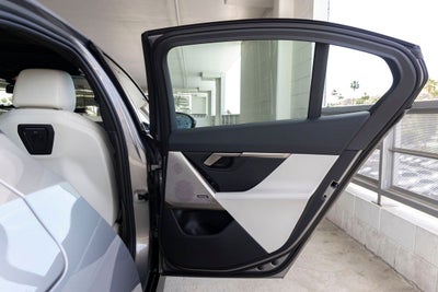 2026 BMW 5 Series 550e xDrive