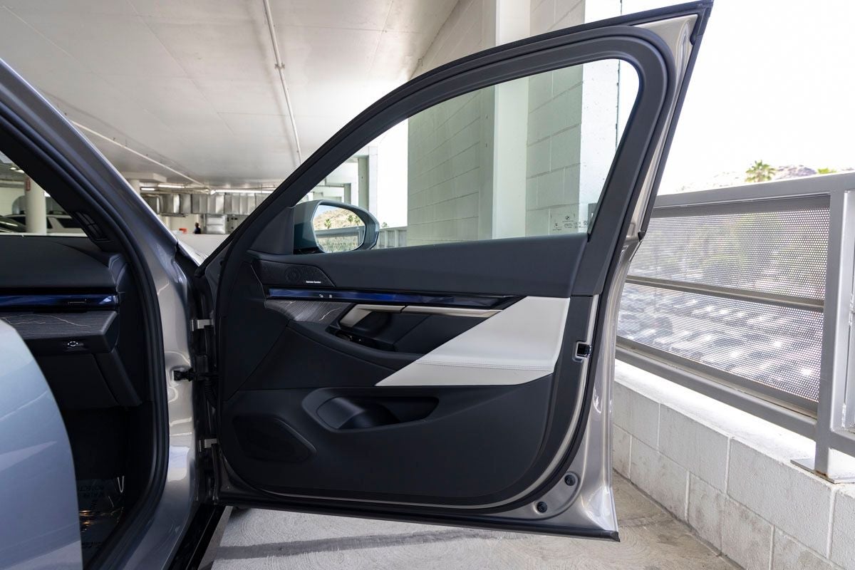 2026 BMW 5 Series 550e xDrive